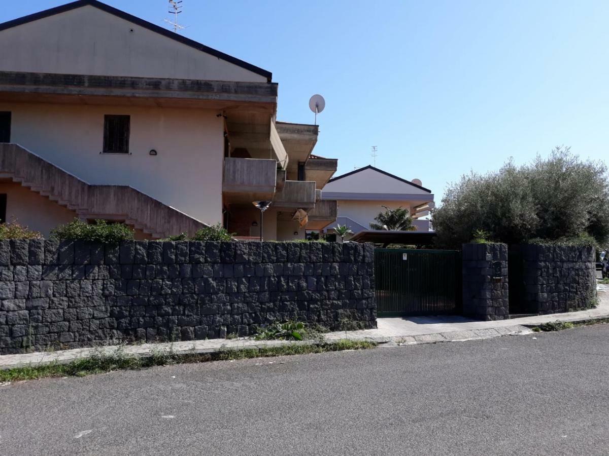 Chloe'S Apartment Acireale Exterior foto